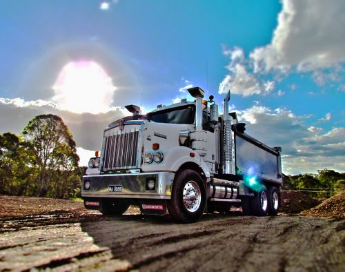 hdr trucks tippers