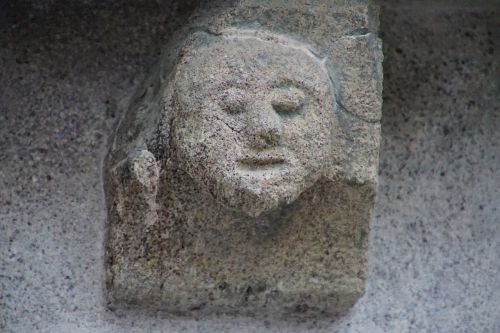head sculura stone
