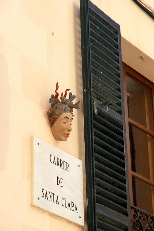 head figure wall decoration