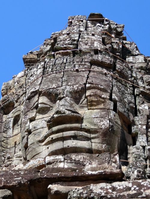 head cambodia temple