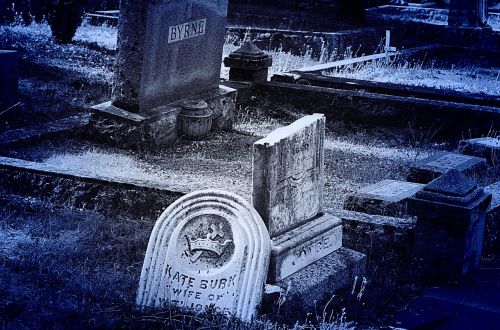 head stone grave cemetery