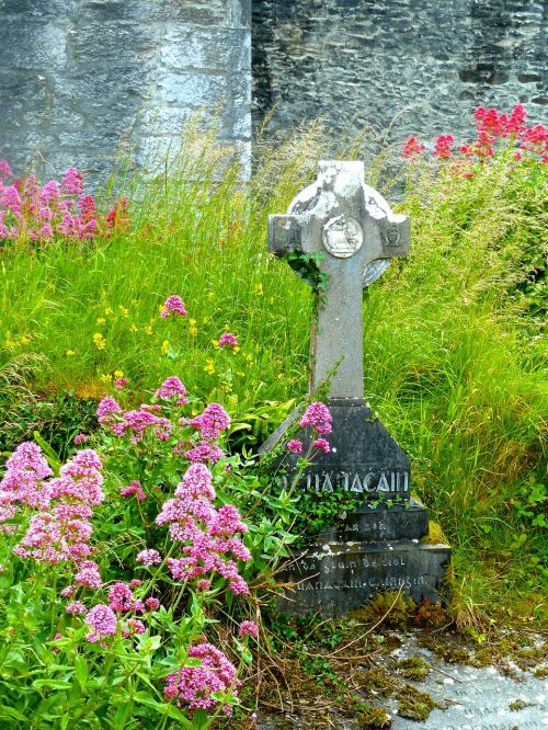 headstone cemetery memorial