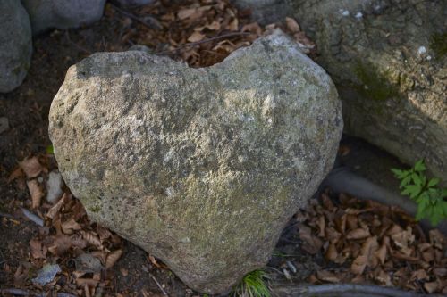 heart rock stone
