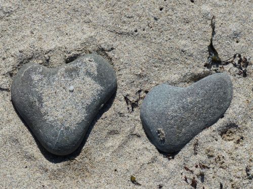 heart stones sand