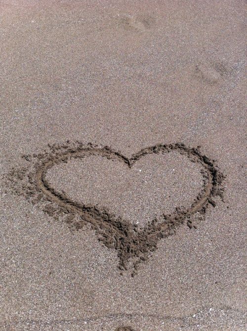 heart beach sand