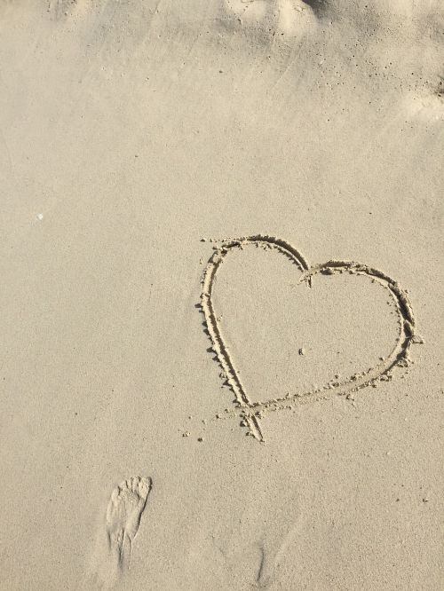 heart love sand