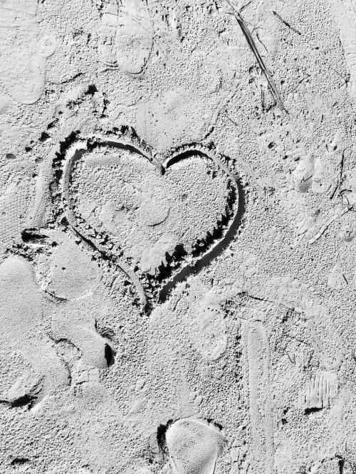 heart love sand