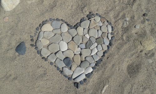 heart pebble love