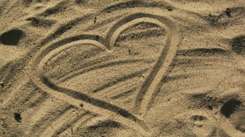 heart love sand