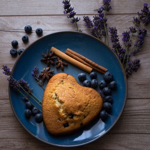 heart cake blueberries