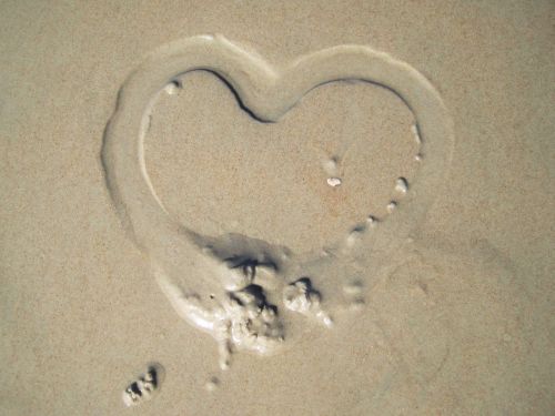 heart in sand i love you heart