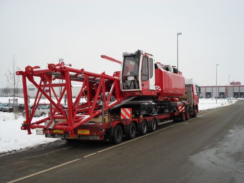 heavy transport crawler crane trucks