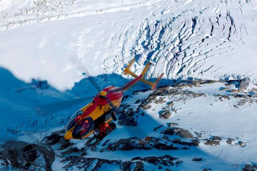 helicopter mountain snow