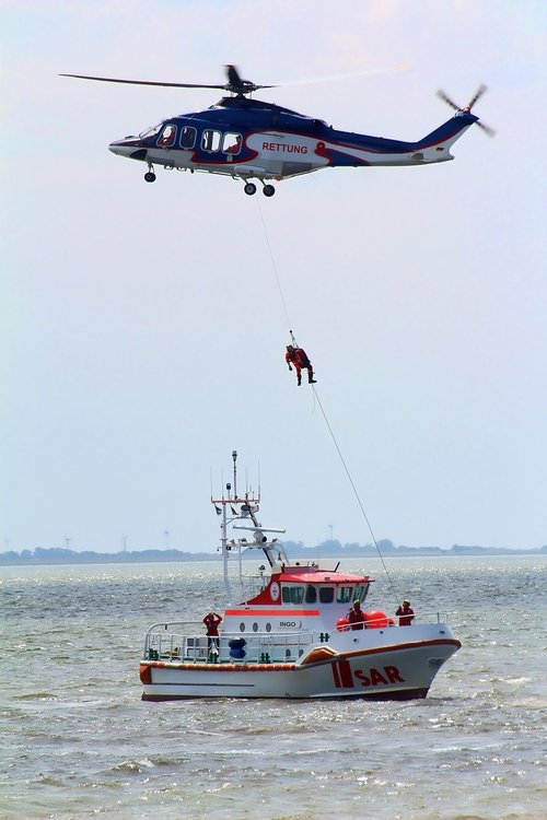 helicopter  rescue  distress