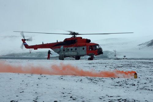 helicopter  antarctica  landing