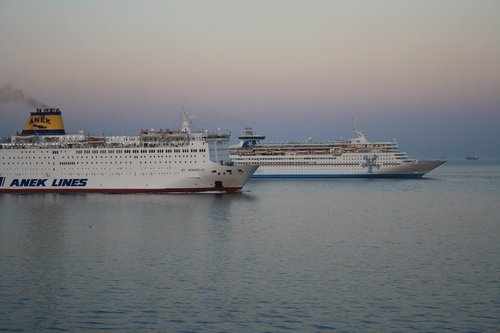 hellas  boat  pireus-port