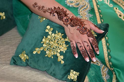 henna hand wife beauty