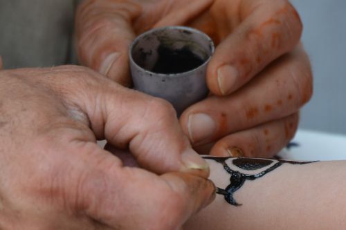 henna tattoo hands