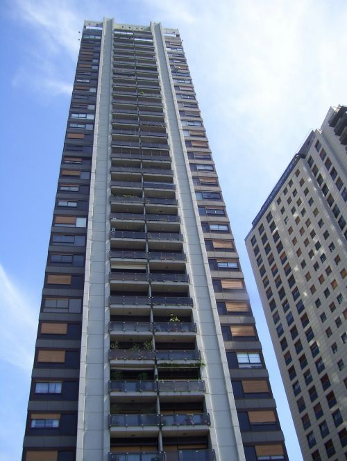 high rise skyscraper building
