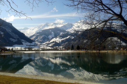 high tauern lake mountains