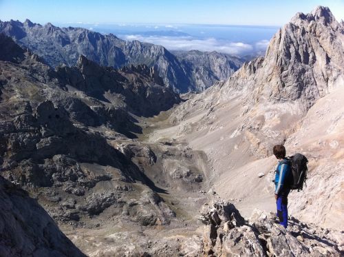 hiking picos de europa mountains