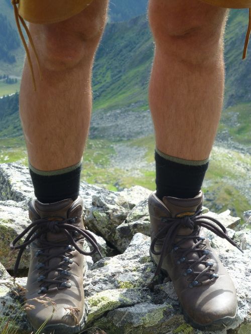 hiking shoes mountaineering shoes feet