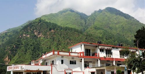 himalayan mountains green mountain india