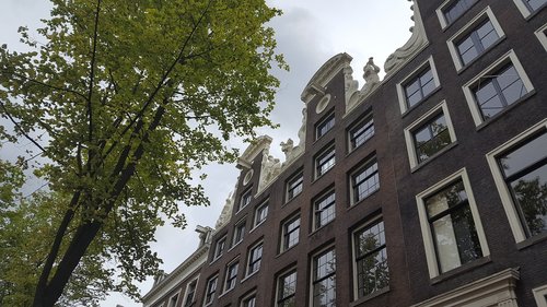 historical  amsterdam  facade