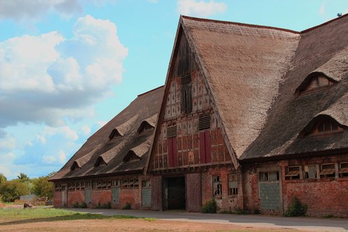 historically  stall  walmfenster