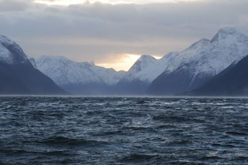 hjørundfjorden storfjorden winter