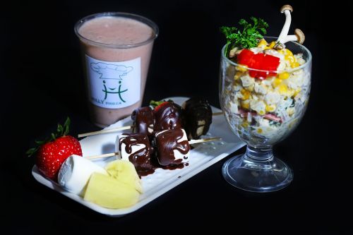 holly corn combo fresh strawberry smoothie chocolate fondue