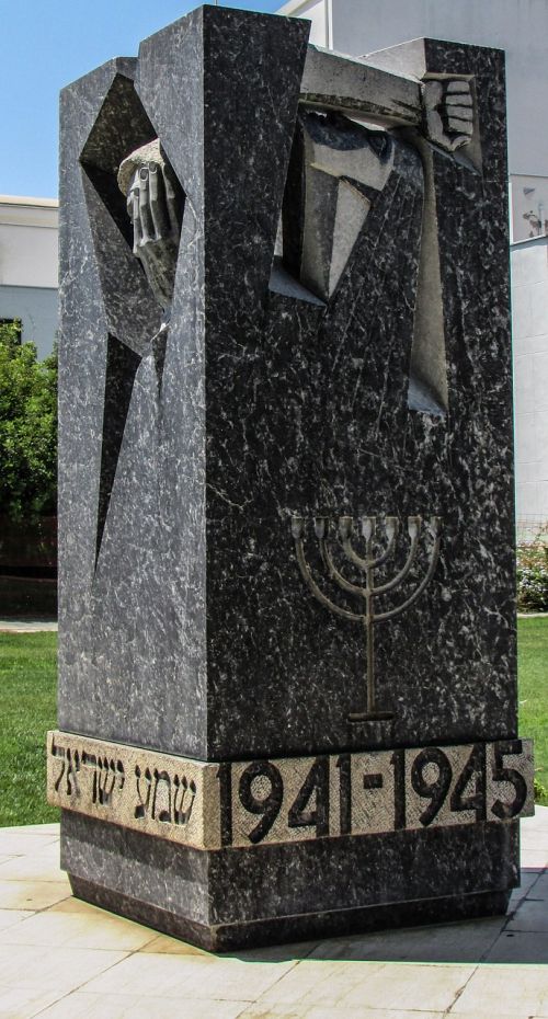 holocaust monument memorial