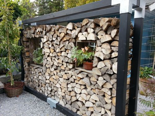 holzstapel wood wall partition wall