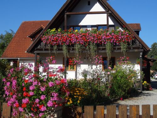 home floral decorations facade