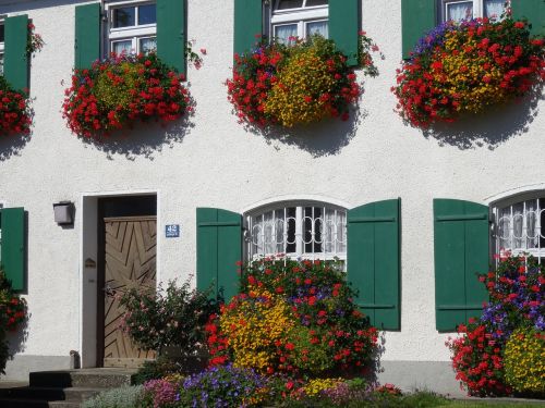 home facade floral decorations