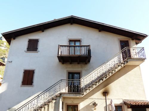 home stairs balcony