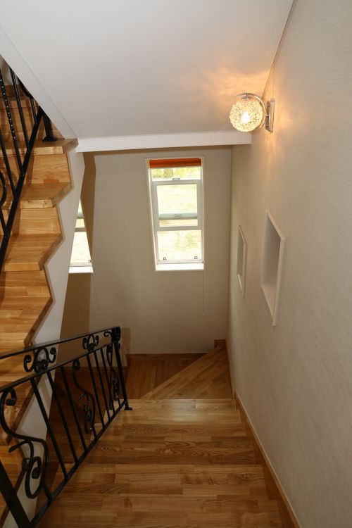 homes for sale stairs lighting