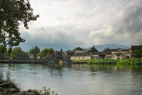 hongcun village  lake  huangshan