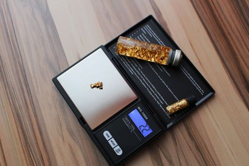 horizontal pocket gold gold nugget
