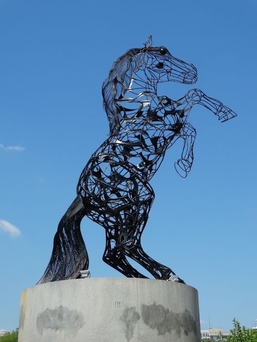 horse statue ior