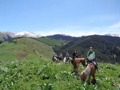 horse riding tour kyrgyzstan valley