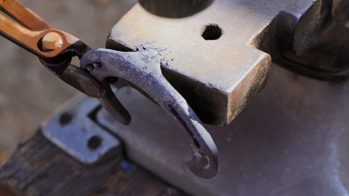 horseshoe  anvil  hammer