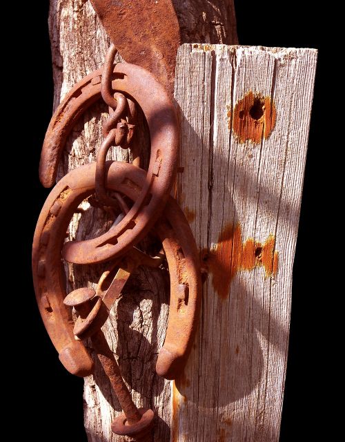 horseshoes iron rusty