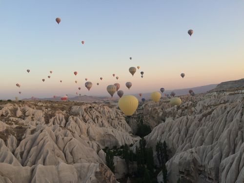 hot air balloon cappadocia sunrise
