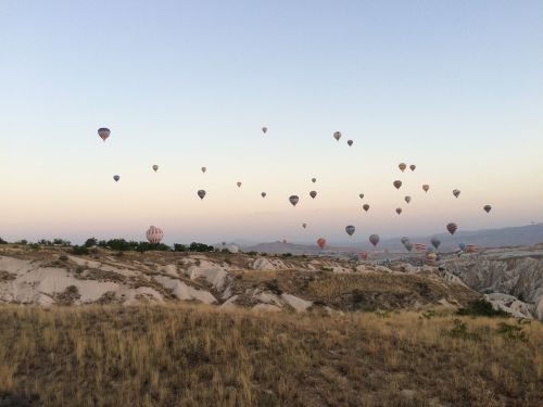 hot air balloon cappadocia sunrise
