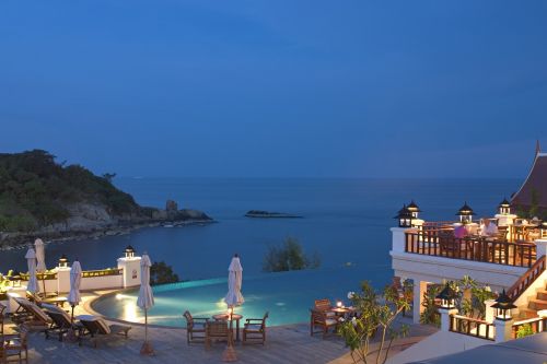 hotel pool sea