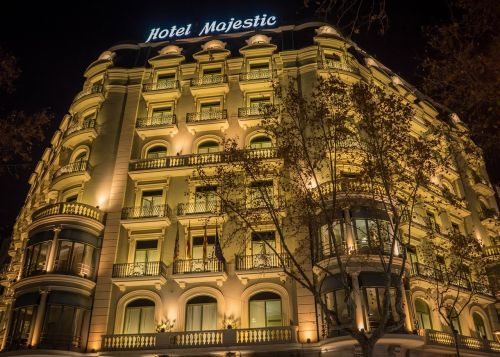 hotel majestic barcelona night