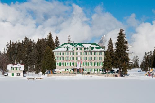 hotel seebenalp snow trees