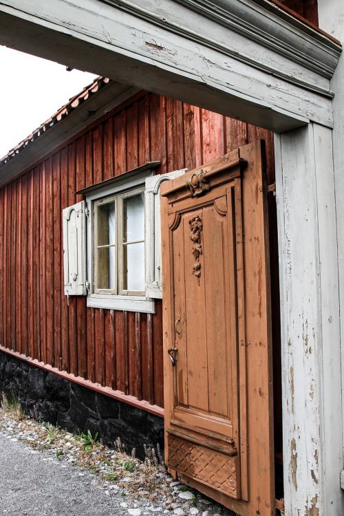 house facade older