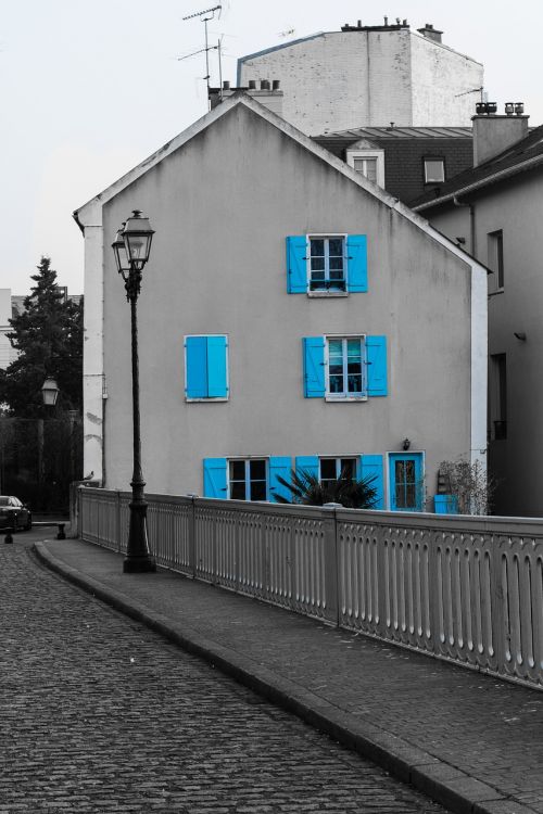 house pane blue